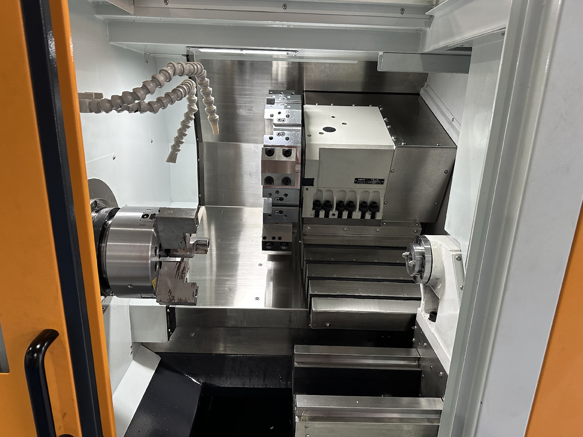 刀(dao)墖(ta)數控車(che)牀（可加工(gong)400長(zhang)）