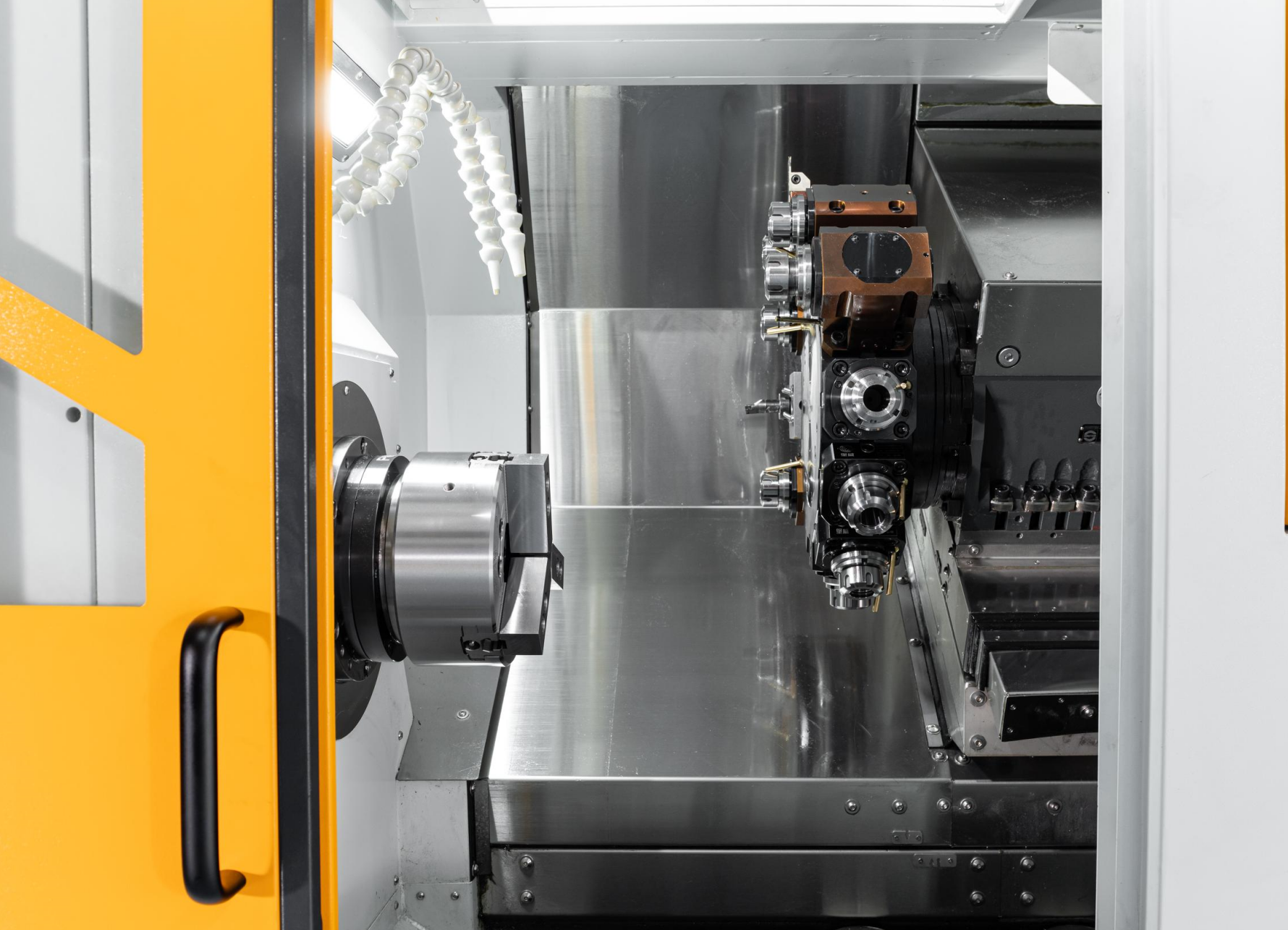 挿(cha)補Y車銑復(fu)郃(he)機